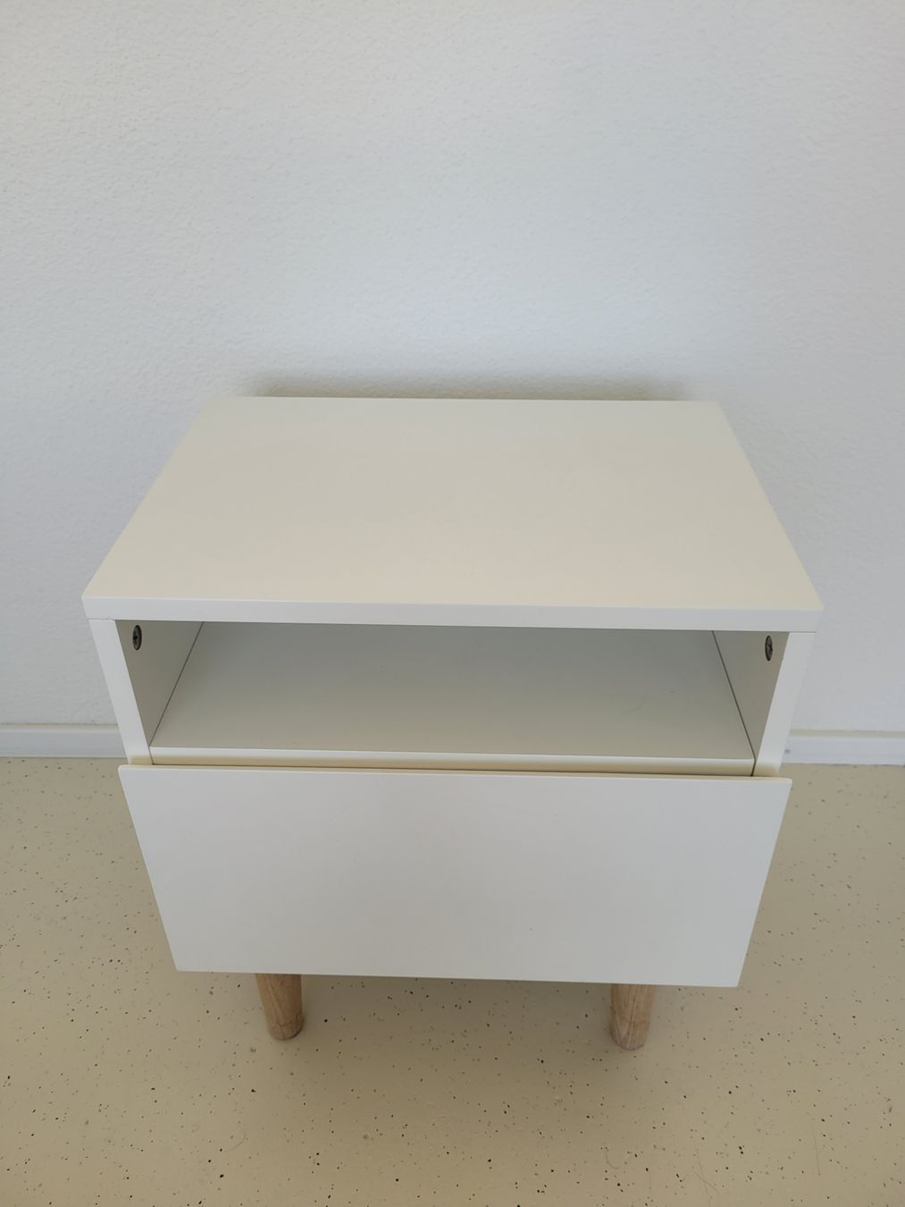 Maisons du monde Tables de nuit: Nachttisch Maisons du Monde Skandi – D'occasion à Schlieren par lilly_mx