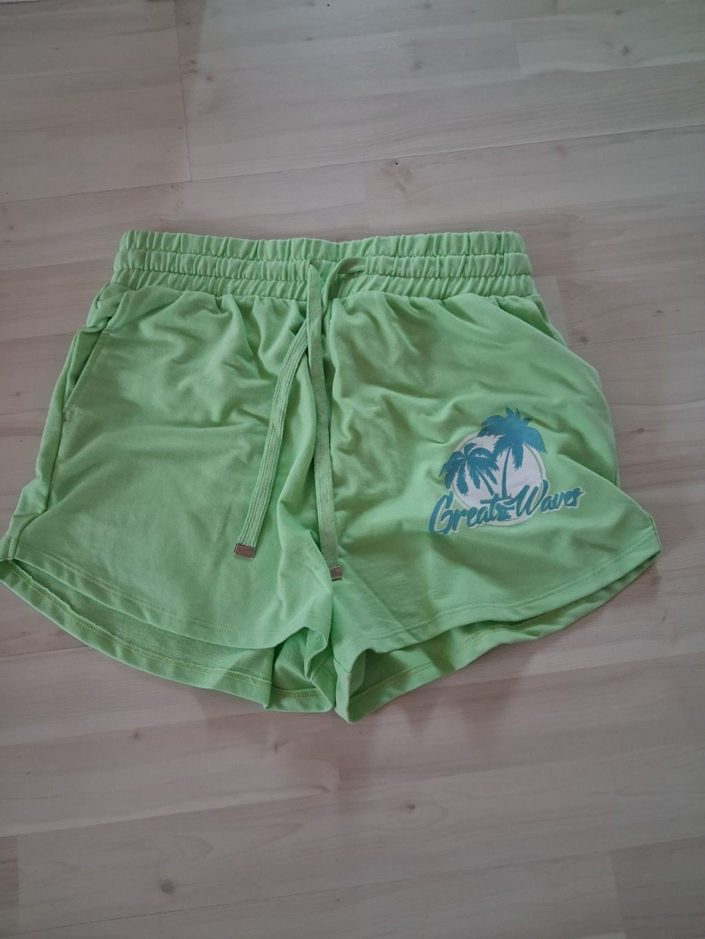 Pantalons: KURZE GRÜNE SHORTS CHICOREE S – Neuf (Voir description) à langnau par Santos1411