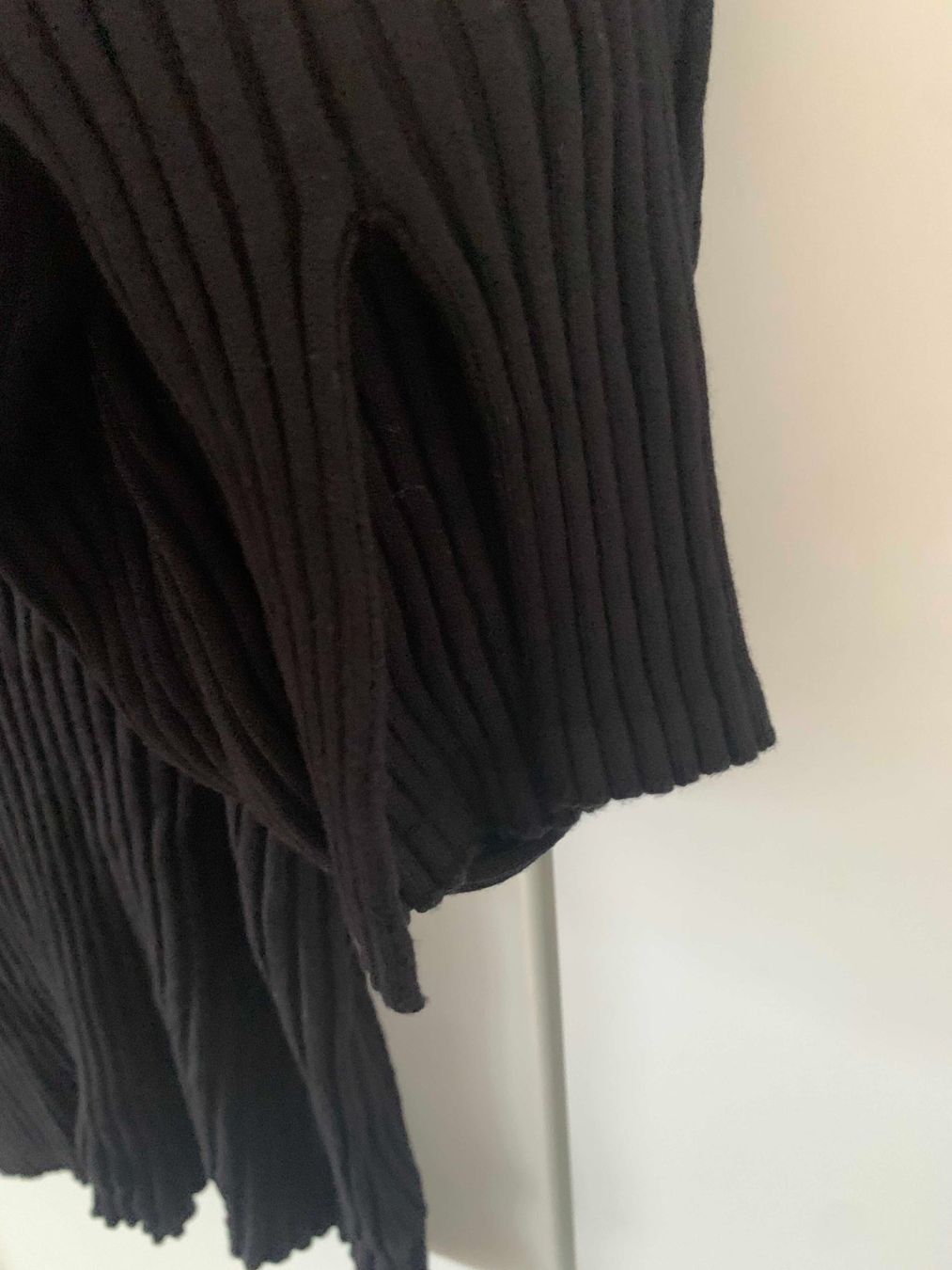 Maglioni & Felpe: Pullover mit trendy Ärmeln mit Schlitz EUR 50 – Usato da Thalwil venduto da san_685y 3