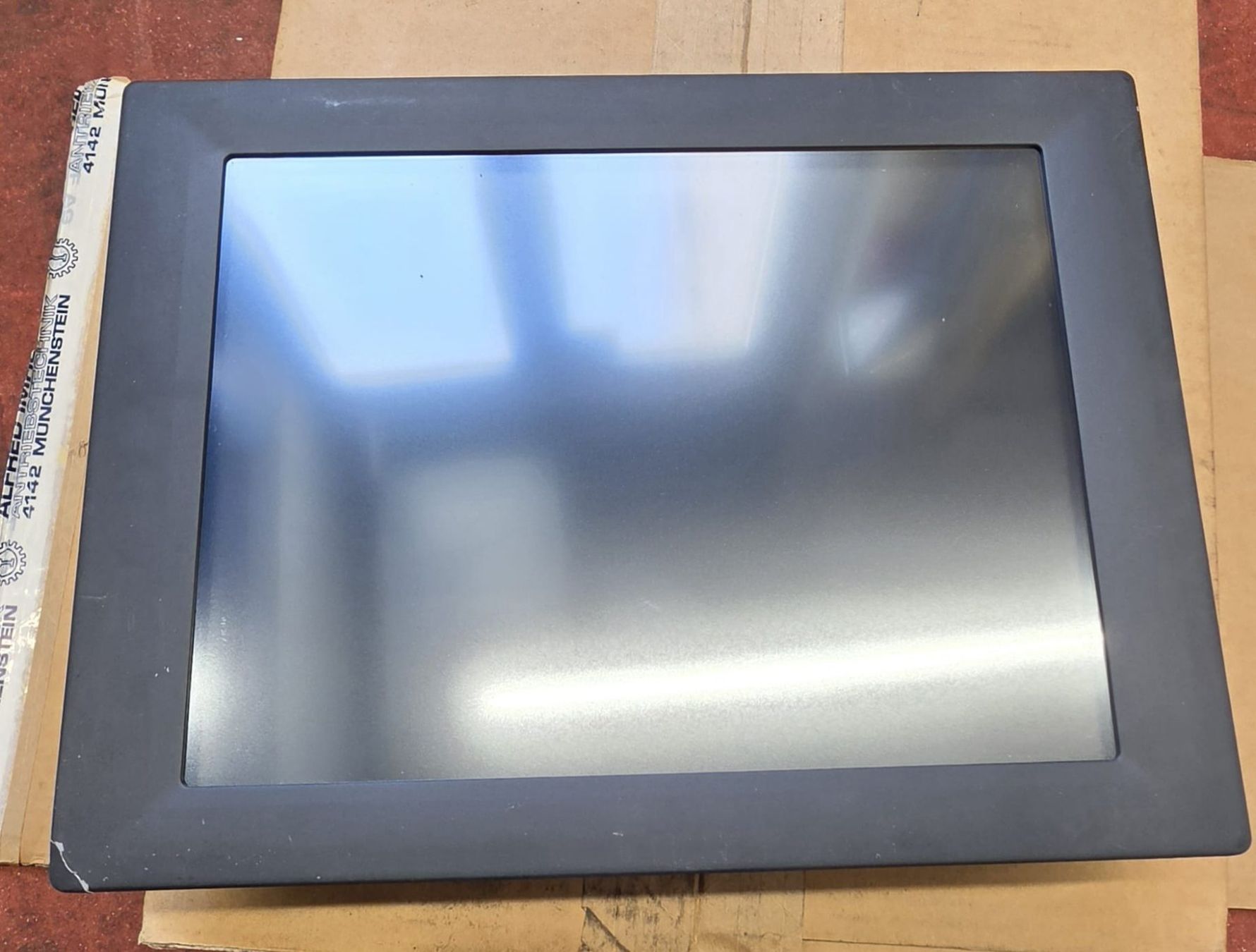 Componenti elettronici: AXIOMTEK GOT-1120T - Touchscreen Panel Input 24VDC - 2.2A – Usato da Fraubrunnen venduto da wol_ql9p 1