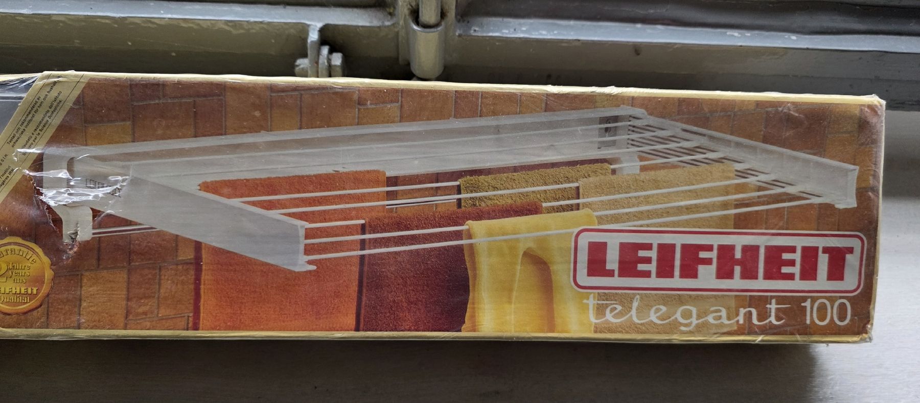 Wäscheständer: Wandwäschetrockner – Neu und originalverpackt aus Basel von Haldis