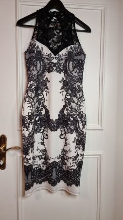 Elegantes Spitzenkleid schwarz/weiss Gr. 38 & 38/40