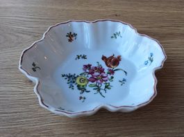 Altes Porzellan-Schälchen handbemalt: Blumenmotiv (1900)