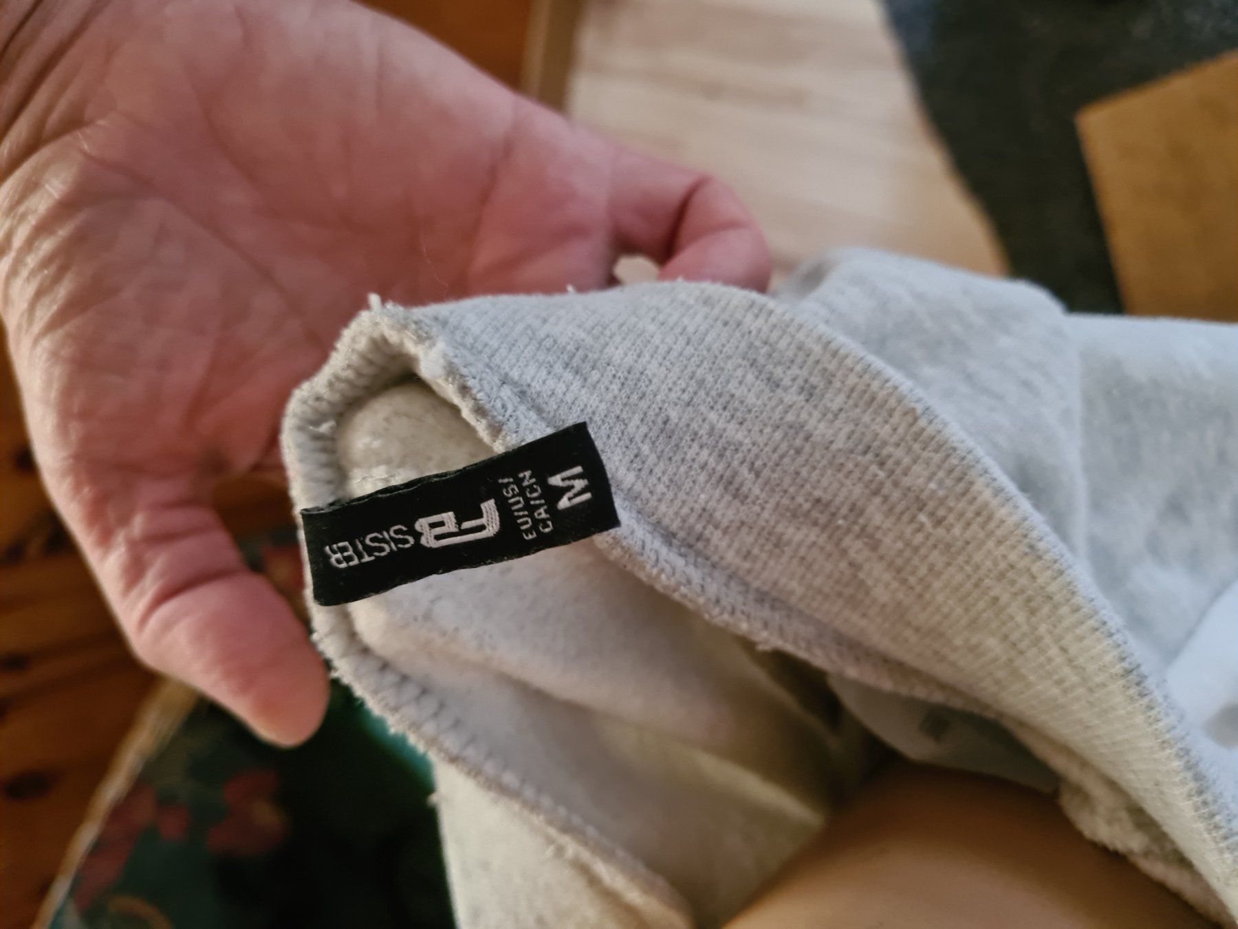Sucettes & attache sucettes: Coole Trainerhose mit Shirt – D'occasion à Ferden par jemyce 3