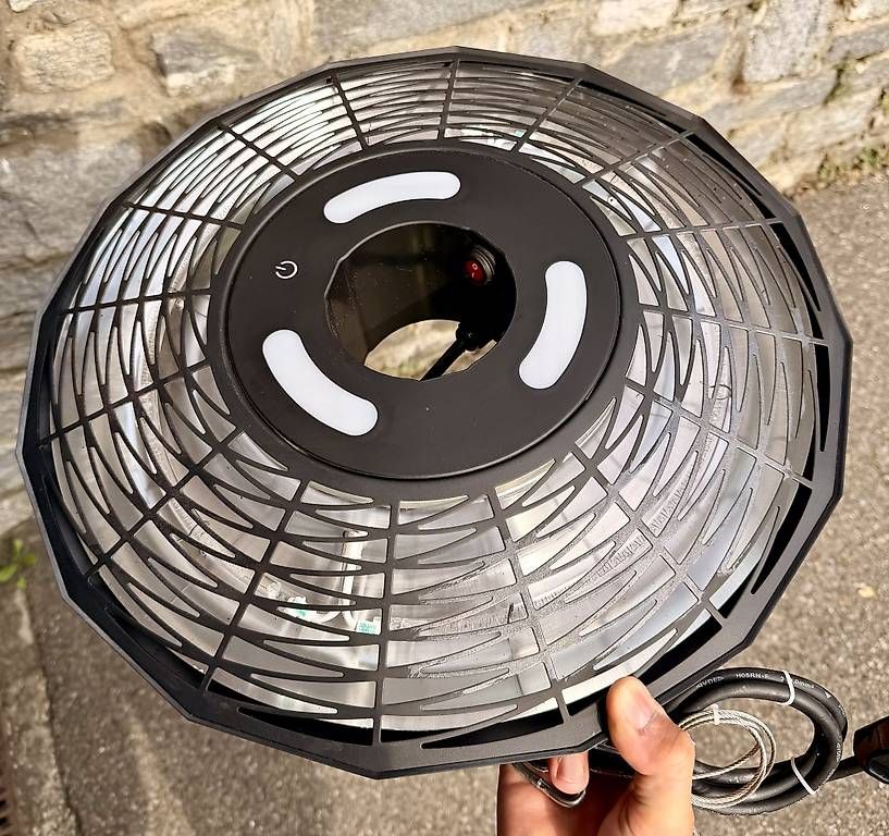 Radiateurs: Riscaldamento infrarossi 2000W da esterno, da soffitto – D'occasion à Porza par oli_66xh 1