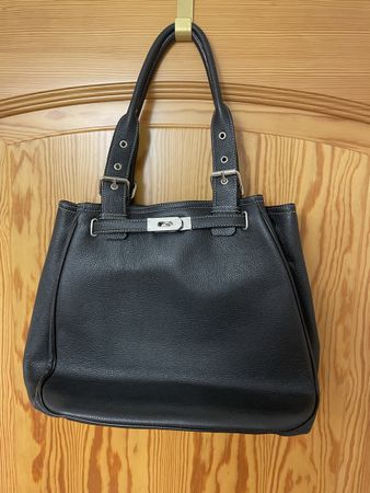 Schwarze Handtasche