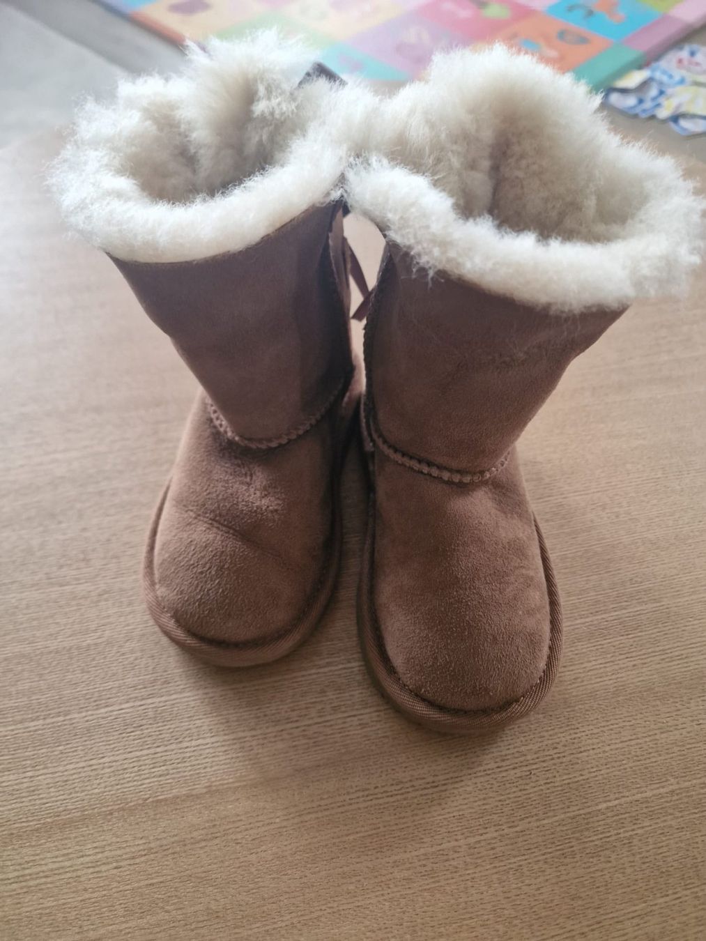 Ugg Scarpe per ragazze: UGG boots neuwertig gr. 25 – Usato da Seftigen venduto da G00 1