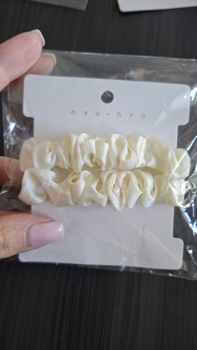 Accessori per capelli: Satin Scrunchies - Haargummi – Nuovo e nell'imballaggio originale da Rickenbach b. Wil venduto da VeryLovelyThings 1