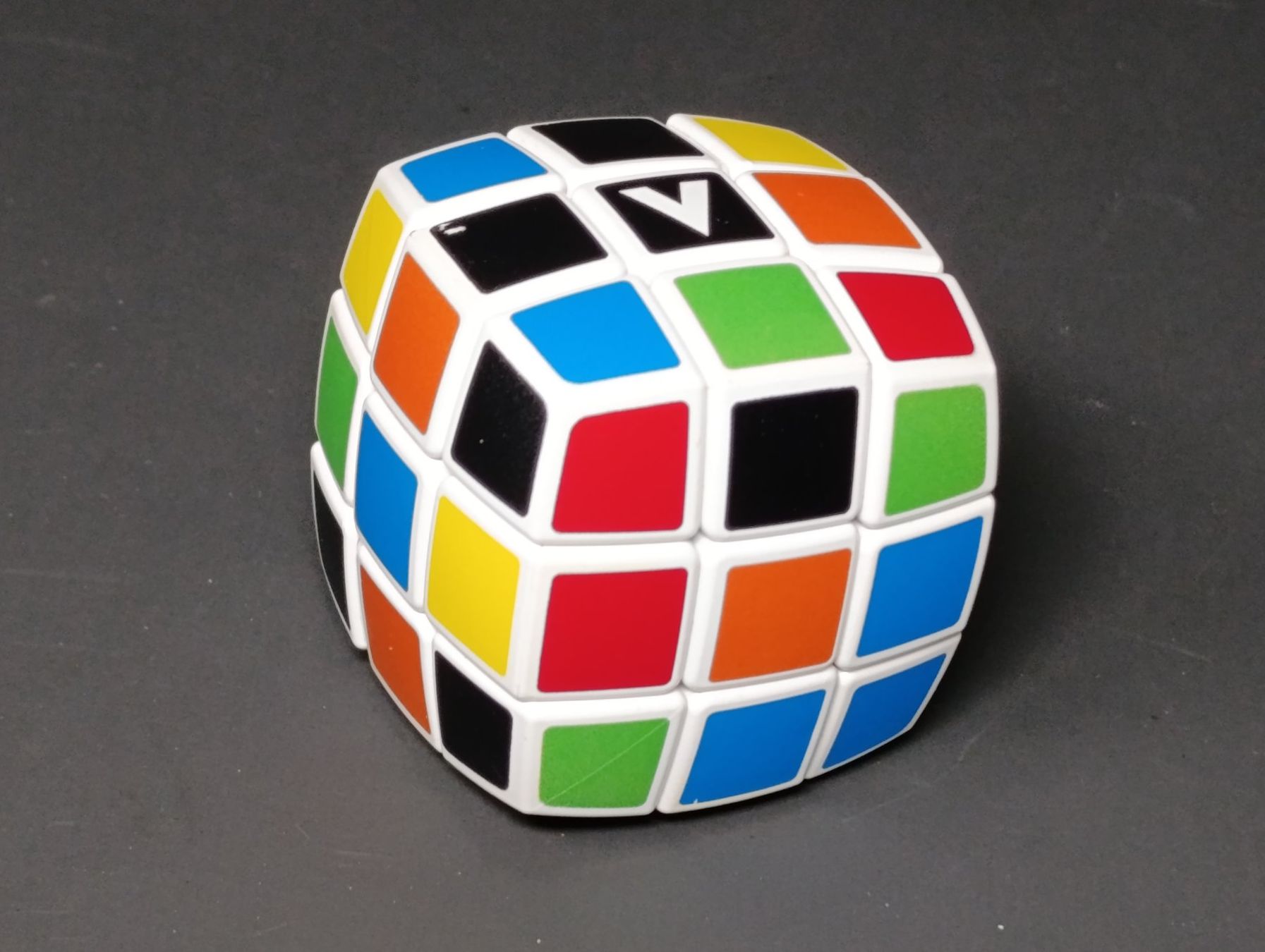Giochi: V-CUBE casse tête 3x3 – Usato da Thielle venduto da Plusvalue_Neuchatel