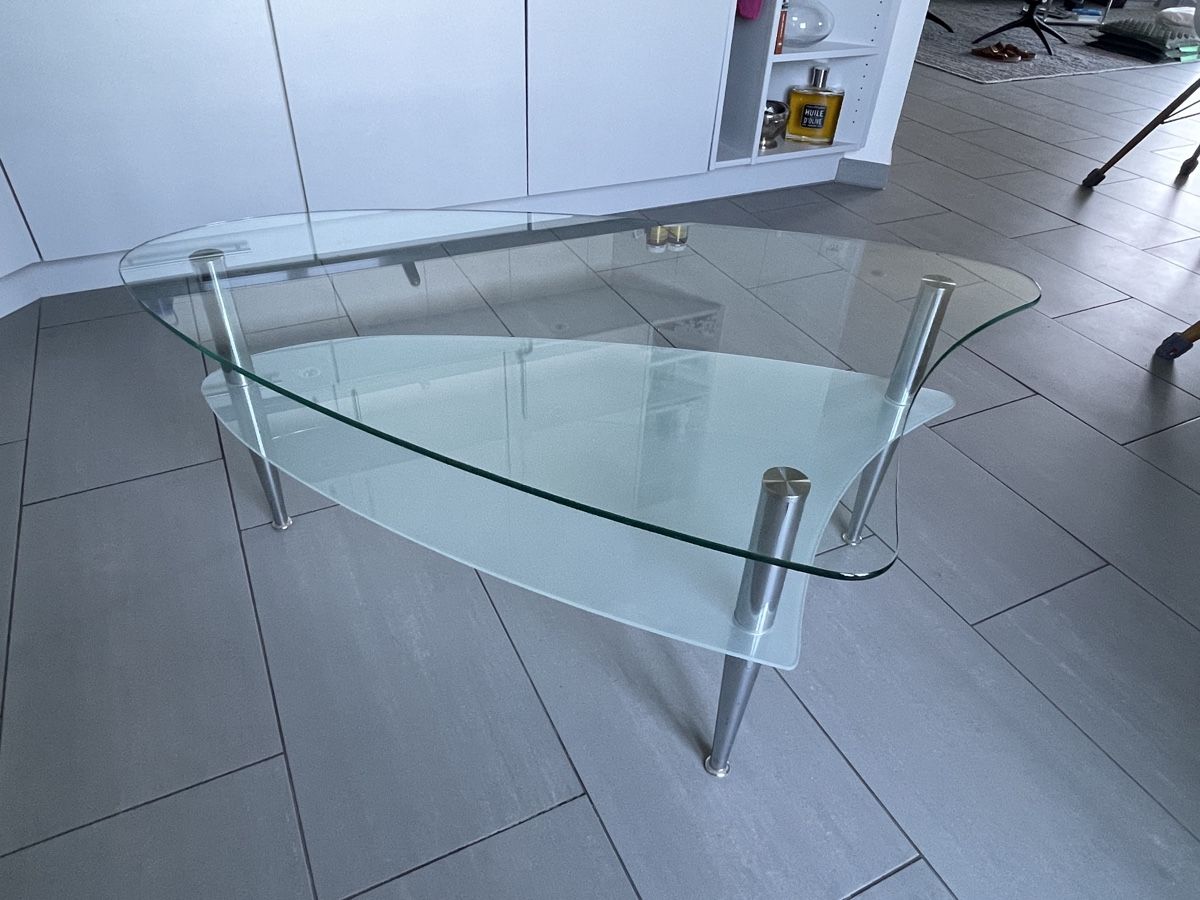 Tische: Moderner Glas-Couchtisch mit Edelstahlfüssen, Top! – Gebraucht aus Gunten von slu_p5p8 3