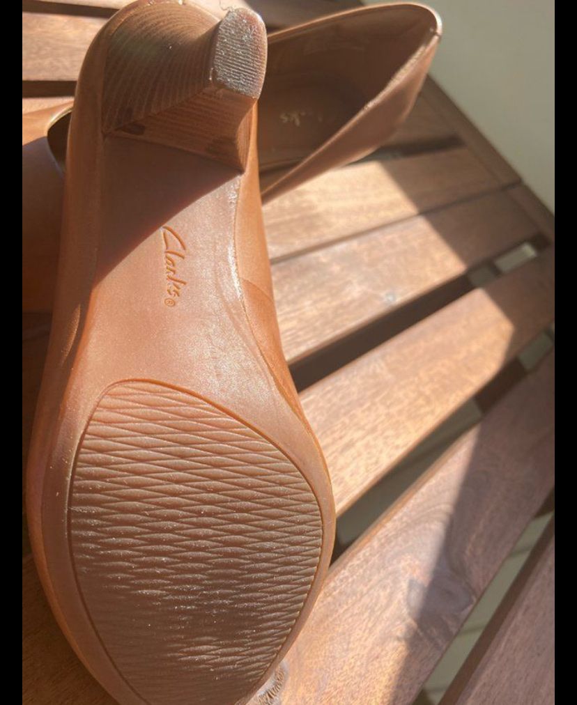 Damenschuhe: Nude Peeo Toe, Clarks, 37, prima Zustand – Neu (gemäss Beschreibung) aus Pratteln von Arthband 3