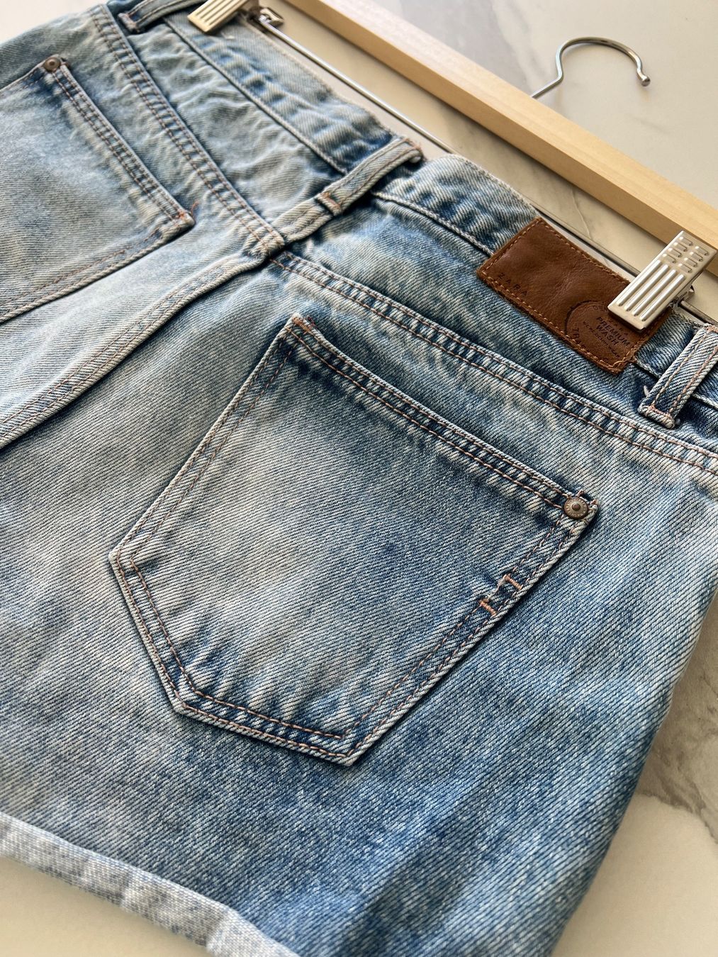 Zara Jeans: Zara Denim Shorts – Usato da Ebmatingen venduto da Charliz 6
