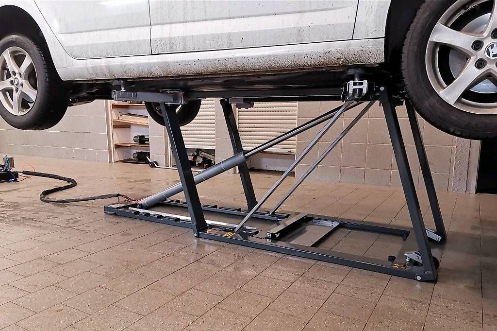 Hebebühne & Wagenheber: Mobile Scheren Hebebühneoriginal 5500 KFZ Hebebühne – Gebraucht aus Obernau von san_876m 1