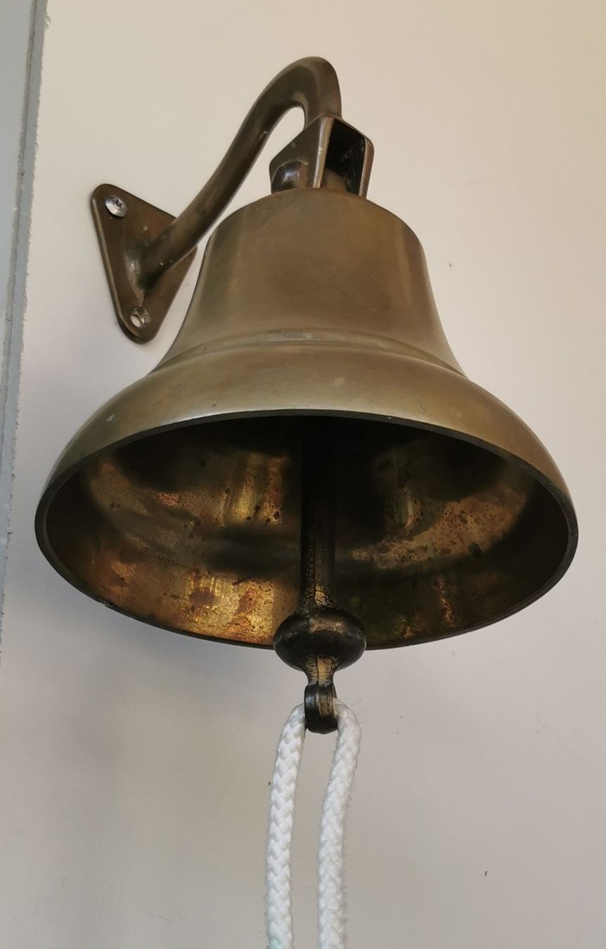 Campanacci mucche: Schiffsglocke Messing Wandmontage guter Zustand – Usato da Bremgarten b. Bern venduto da Vittorio0 1