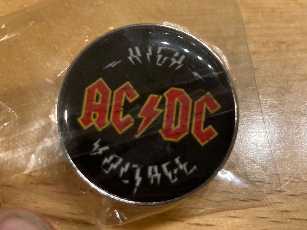 AC/DC Pin Anstecker Punk Rock Metal Pop | Kaufen auf Ricardo