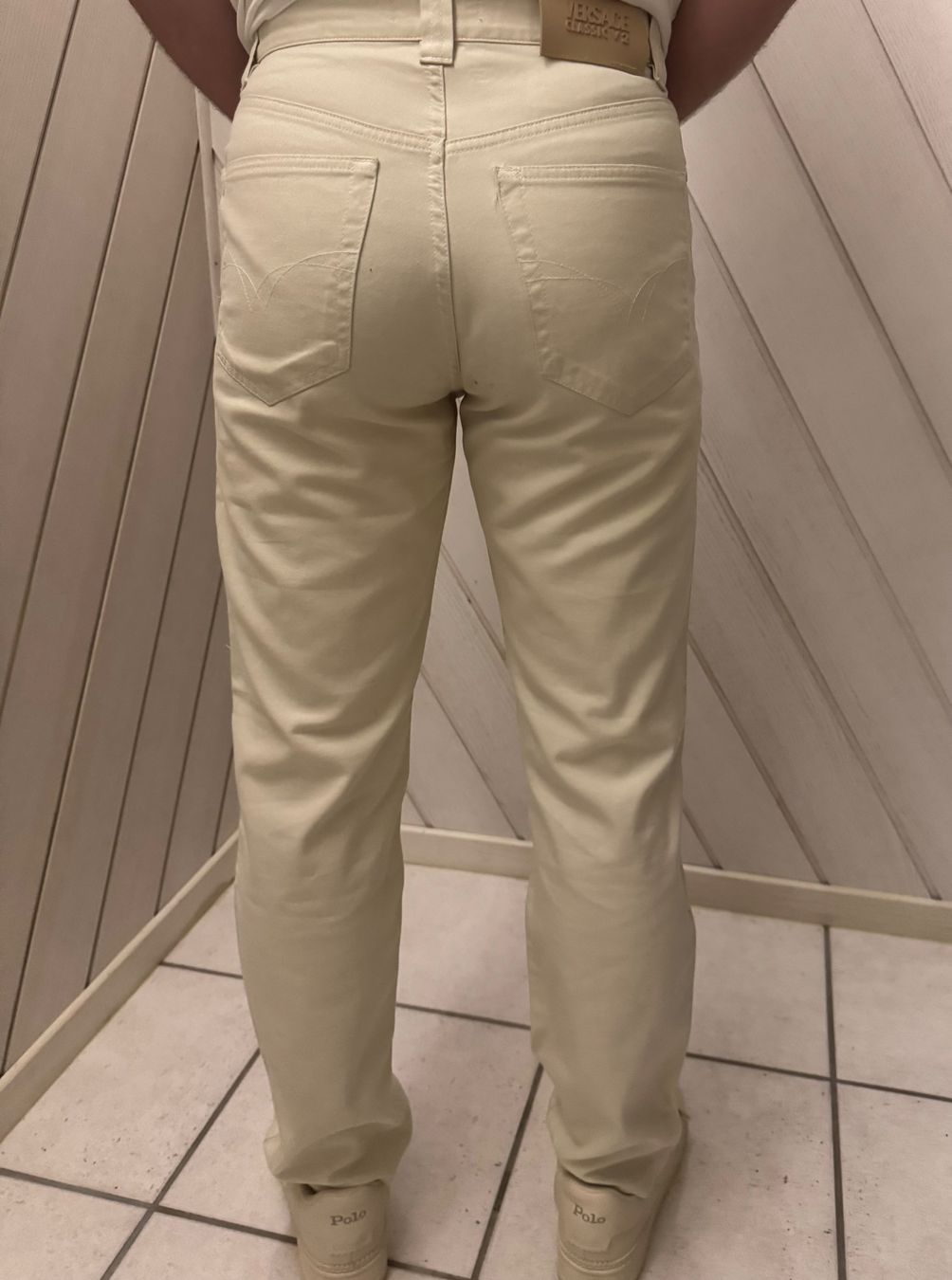Versace Jeans: Versace jeans beige, Taille 40 – Usato da Moutier venduto da Vane-Ortiz 1