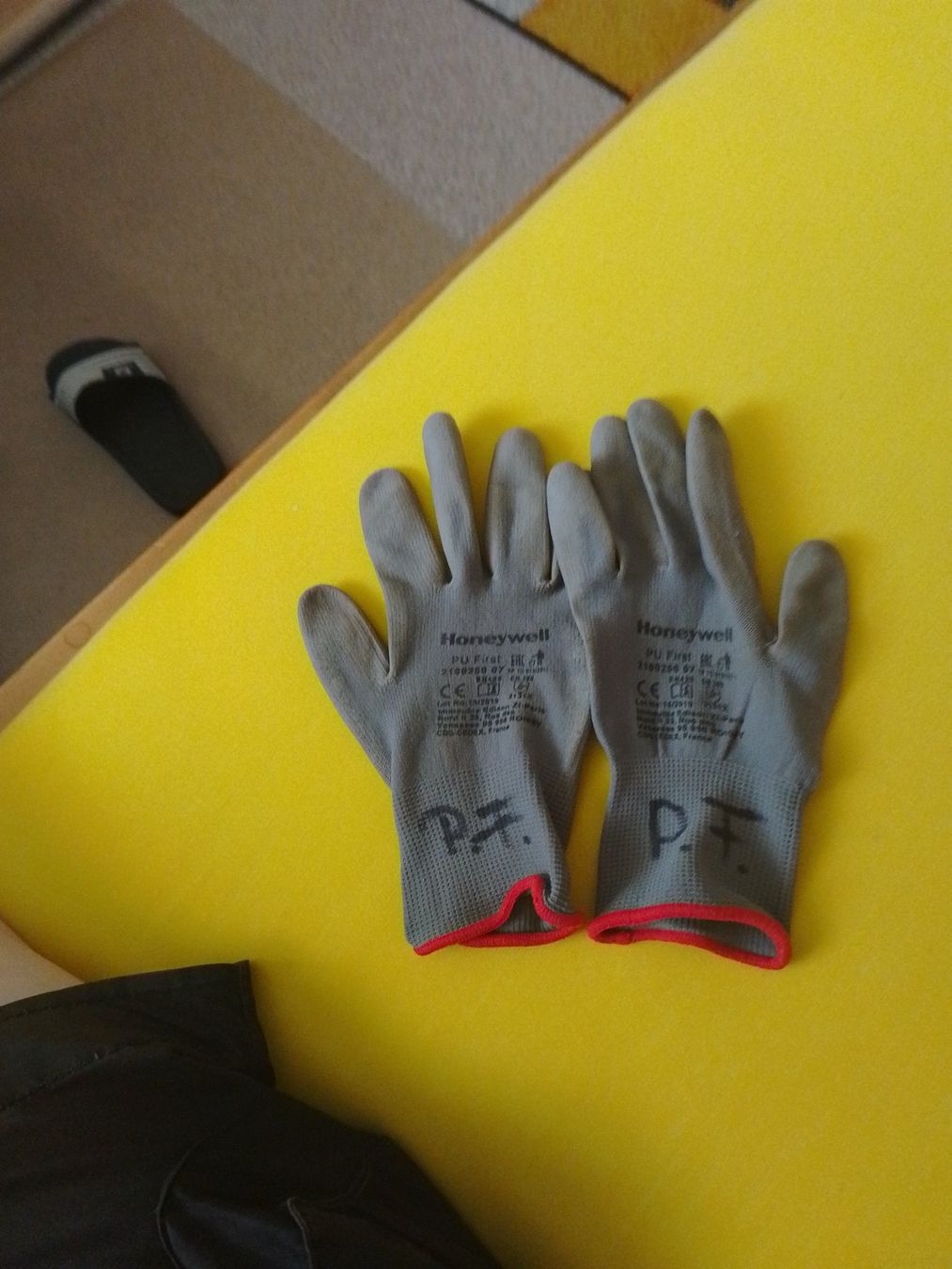 Handschuhe & Handstulpen: Gummi Arbeitshandschuhe – Gebraucht aus Weinfelden von PaterPio1968