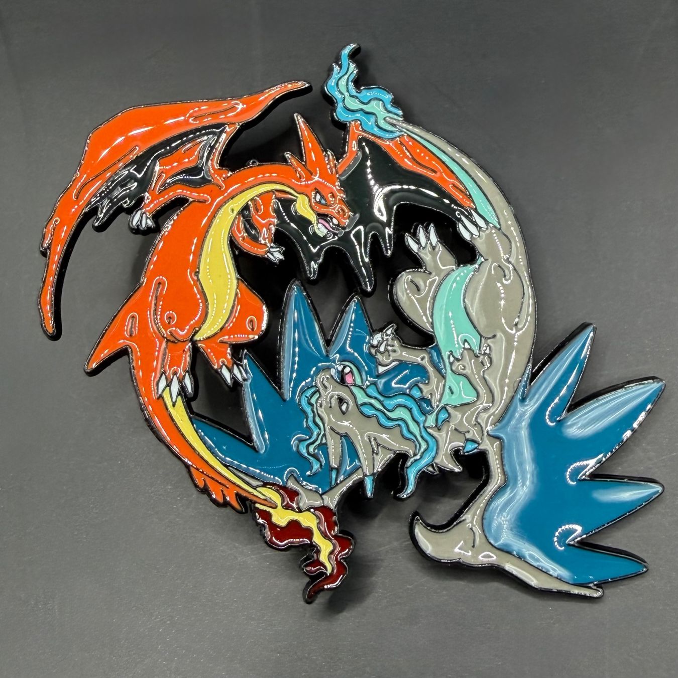 Pokémon Placchette & Badge: Pokémon Mega Charizard X and Y Pin’s – Nuovo (secondo la descrizione) da Genève venduto da Resko 1
