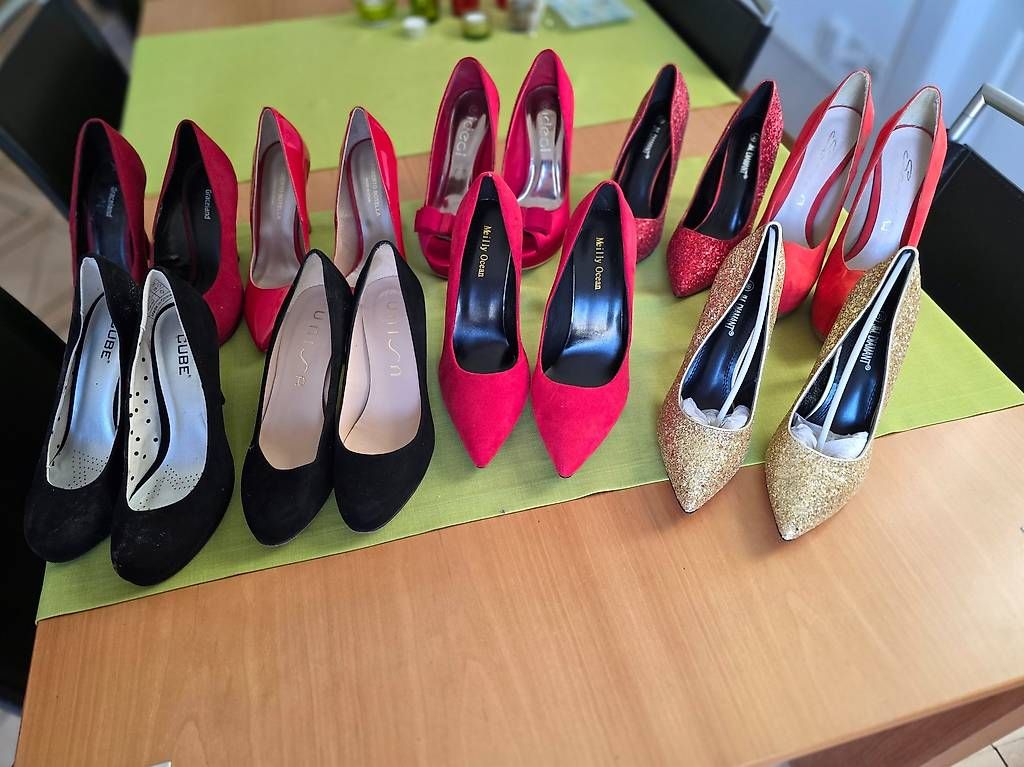 Scarpe da donna: High Heels Grösse 39 - 9 Stück – Usato da Bern venduto da Sardou