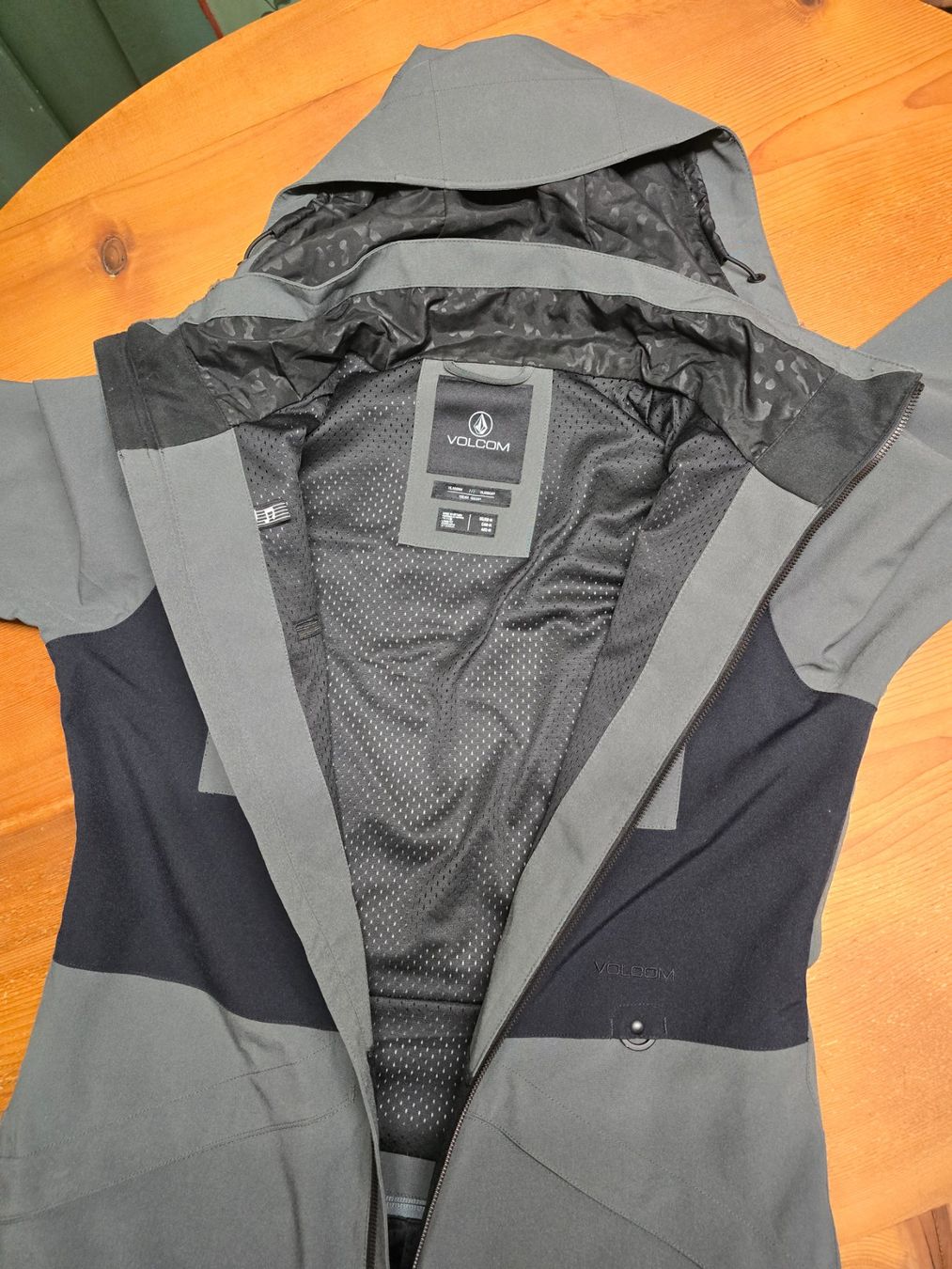 Volcom Kleiderpakete: Einteiliger Skianzug Volcom – Gebraucht aus Volketswil von Rotfuss 3