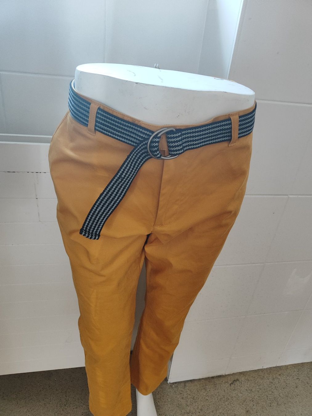 Pantaloni: herrenhose GR 35 / 32 – Nuovo e nell'imballaggio originale da Langnau am Albis venduto da Judithsebi