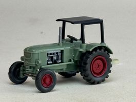 VE1- Wiking Deutz Traktor mit Dach grün