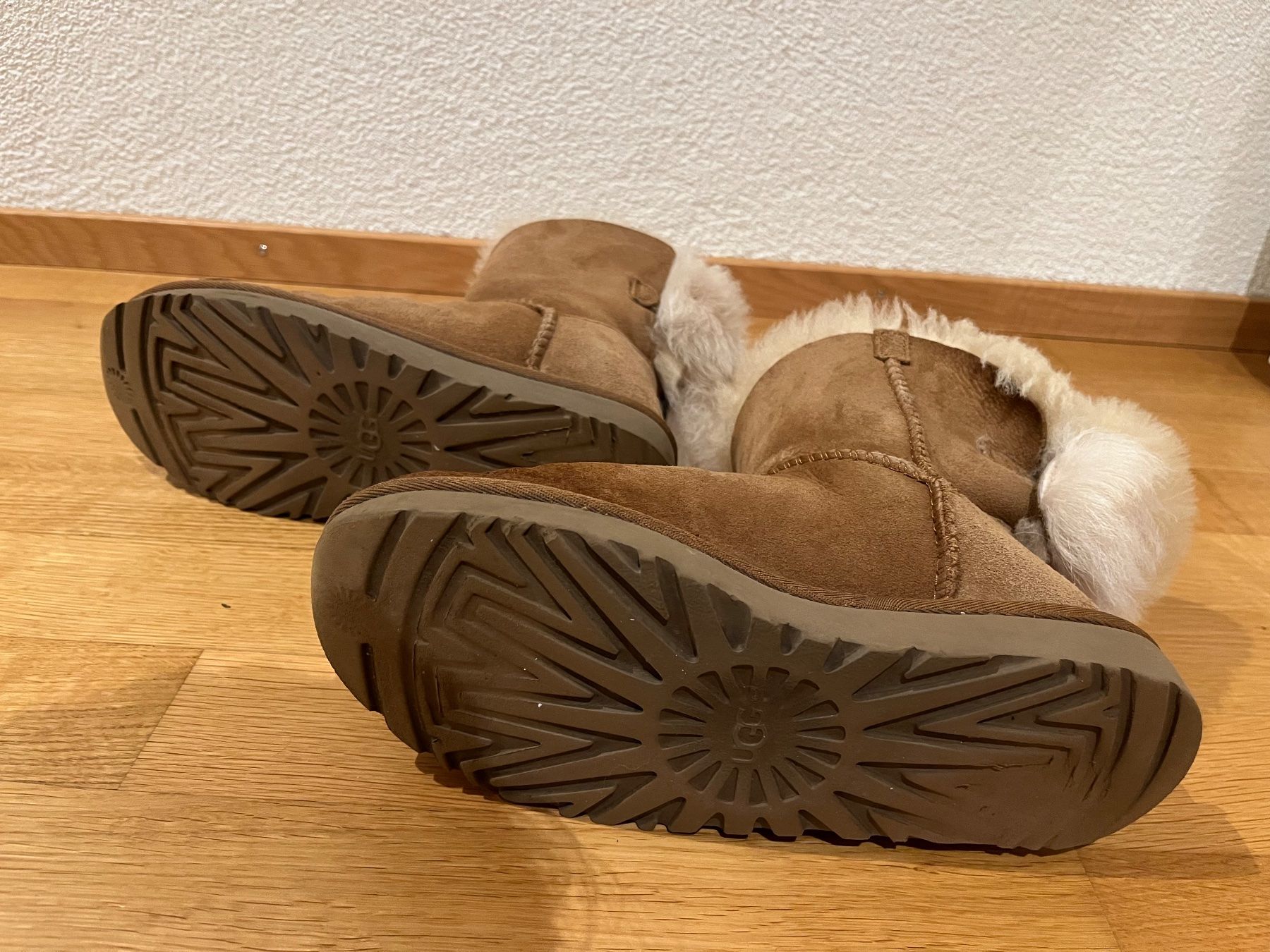 Ugg Scarpe da donna: Ugg Boots Mini mit Bow camel-braun Gr38 – Usato da Wollerau venduto da bri_s9qv 3