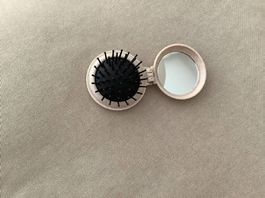 Little hair brush with mirror