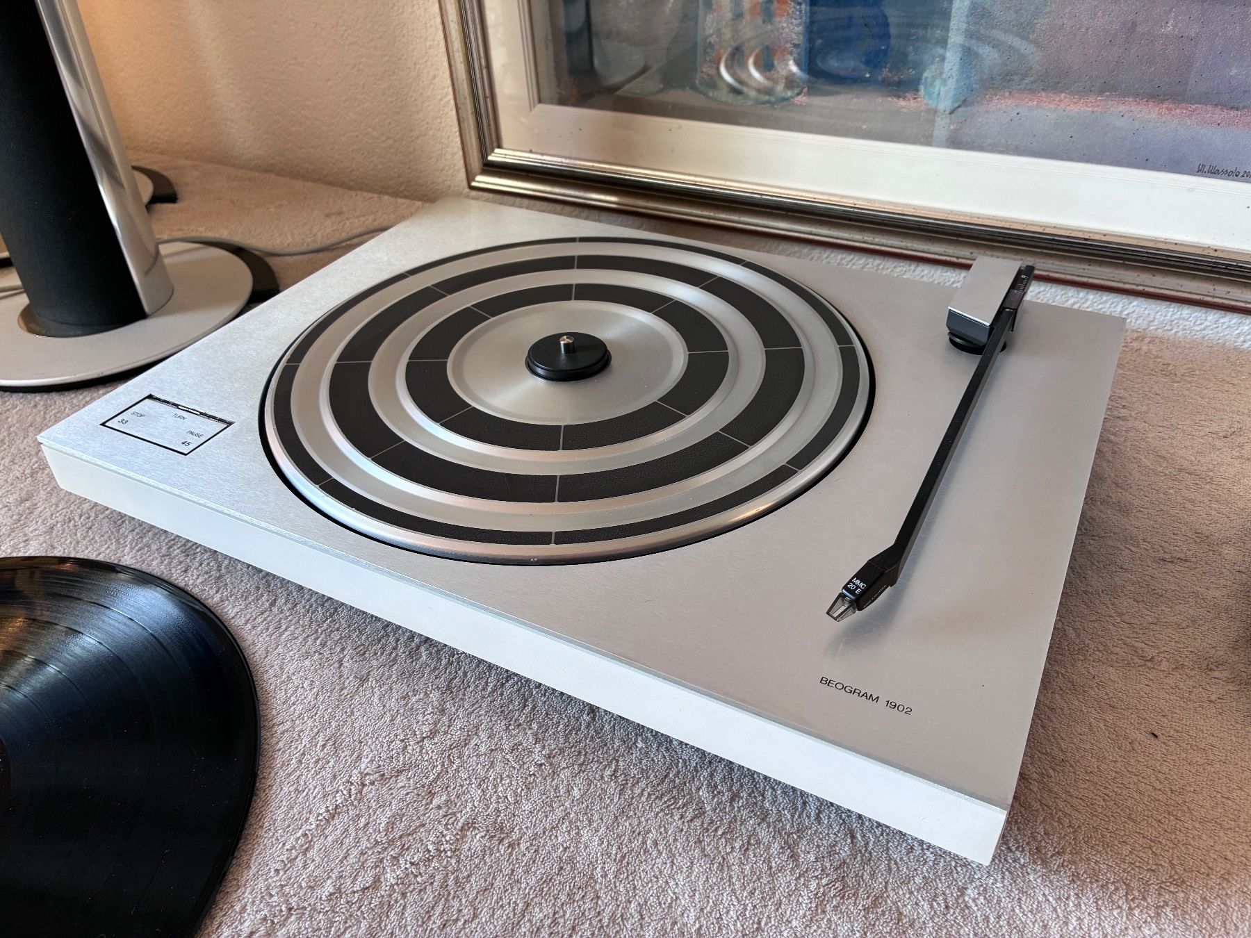 Bang & Olufsen Giradischi: White B&O Beogram 1902 radial turntable , year 1977 . – Usato da Zürich venduto da HiFiAtelier 3