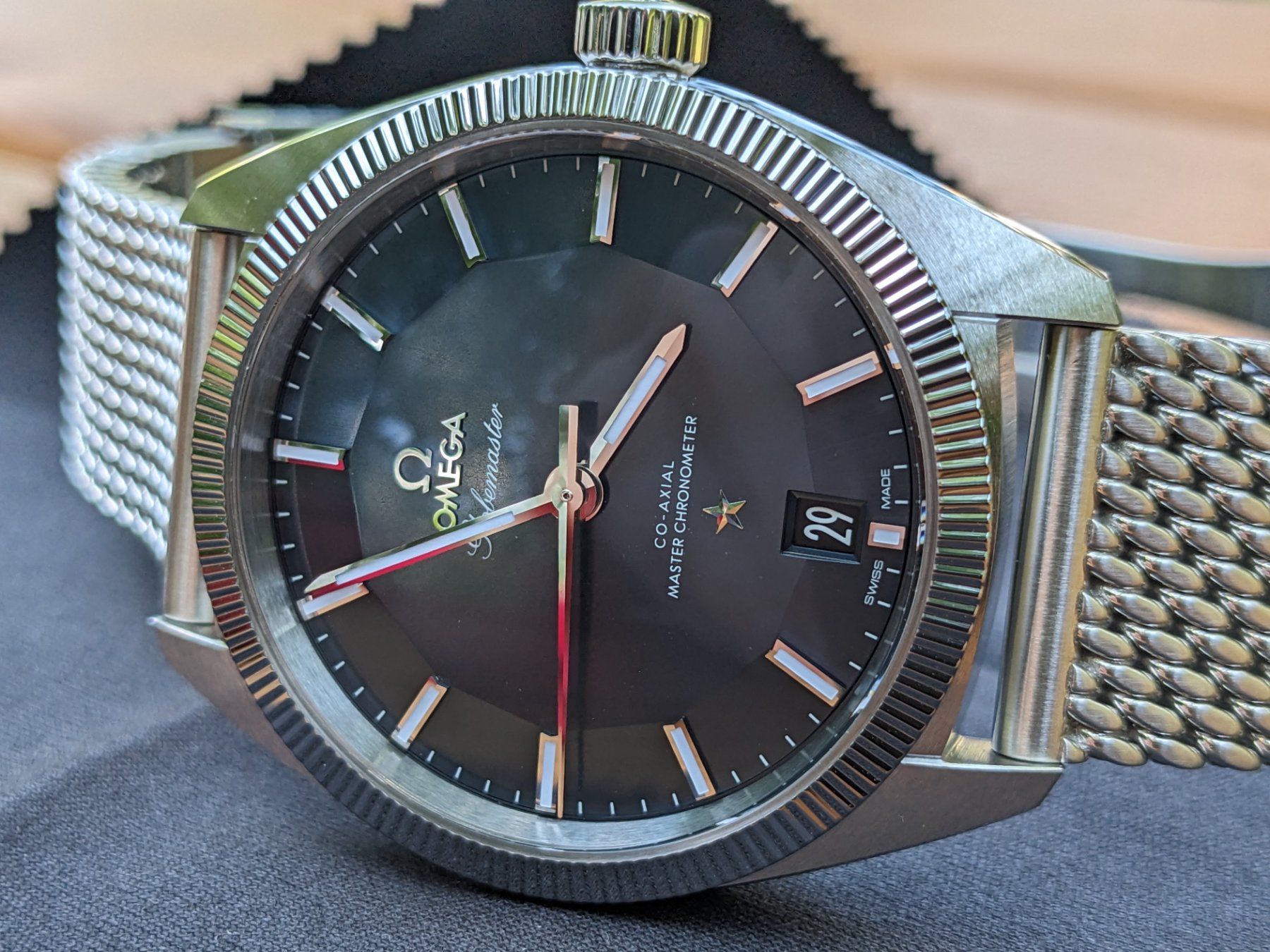 Omega Orologi: Omega Globemaster 130.33.39.21.03.001 mit Holzbox – Nuovo (secondo la descrizione) da Zuerich venduto da blo_qlp9 1