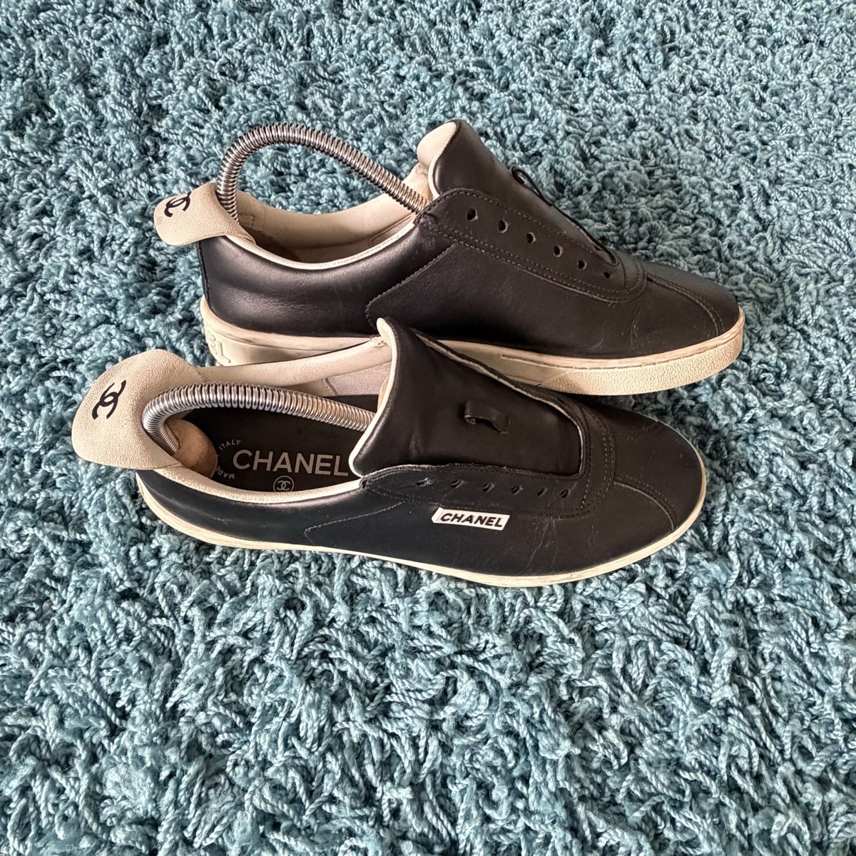 Chanel Scarpe da donna: Chanel Black Leather trainers Size 39 EU Used – Usato da Kloten venduto da liu_65tx