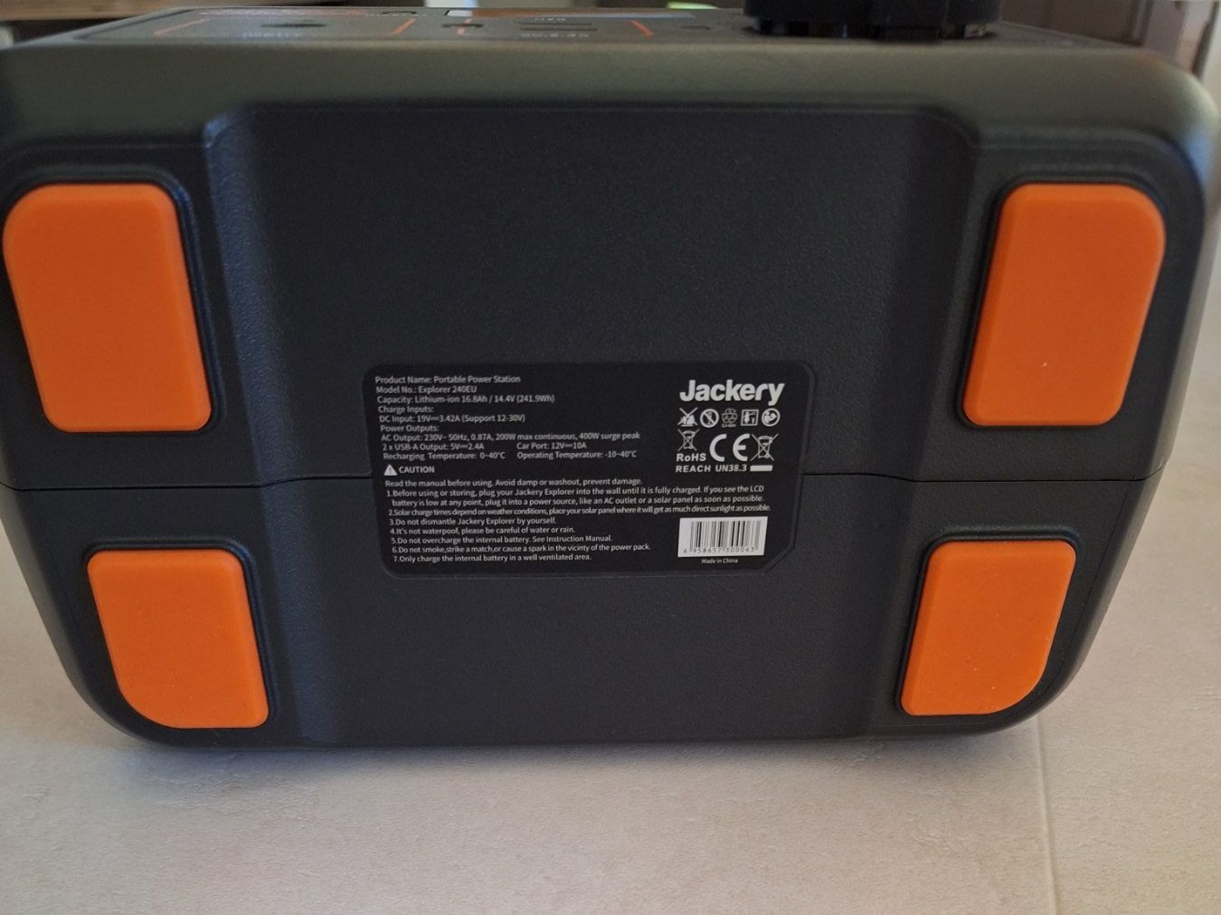 Jackery Dispositivi a energia solare: Jackery Explorer 240 mit Solarpanel – Usato da Beromünster venduto da WL-201 1