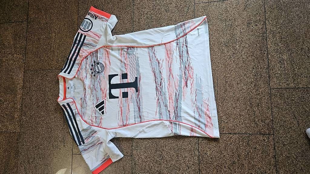 Bayern München Canottiere & Pantaloni: FC Bayern München Trikot – Nuovo (secondo la descrizione) da Schaan venduto da xenon2790