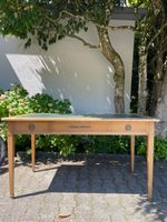 Schreibtisch im Louis-XVI-Stil