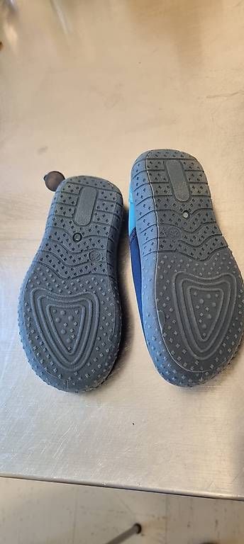 Scarpe per ragazzi: Badeschuhe Gr 23 – Usato da Schlieren venduto da Rosemie 1