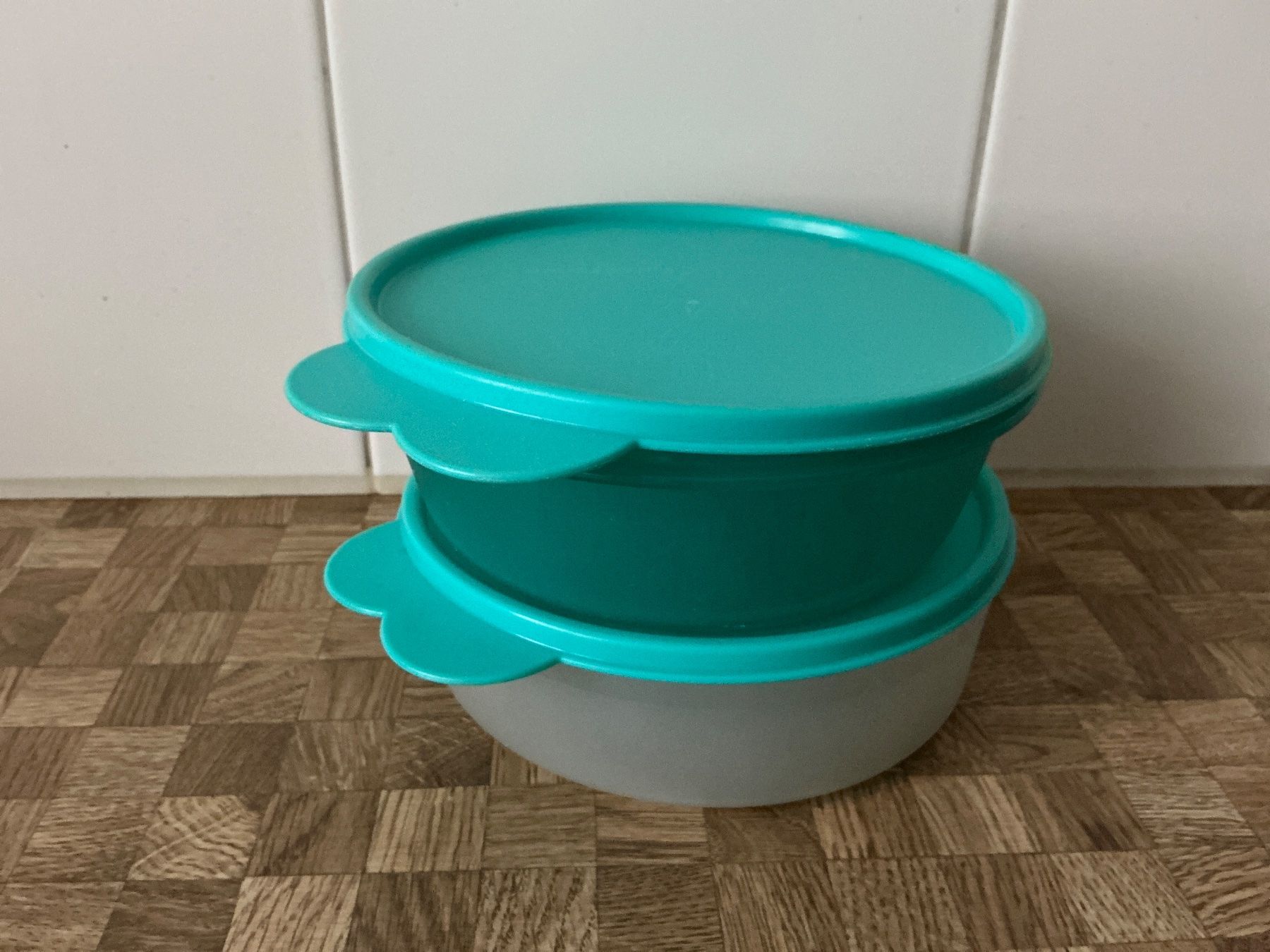 Tupperware Behälter & Ähnliches: Tupperware. 2 Schüsseli mit Deckel – Gebraucht aus Birmensdorf ZH von Hilhan 2