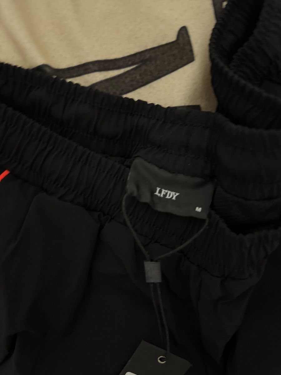 Live Fast Die Young Pantaloni: LFDY Jogginghose schwarz Grösse M mit Etikett – Nuovo e nell'imballaggio originale da Siggenthal Station venduto da tha_2yxs 2