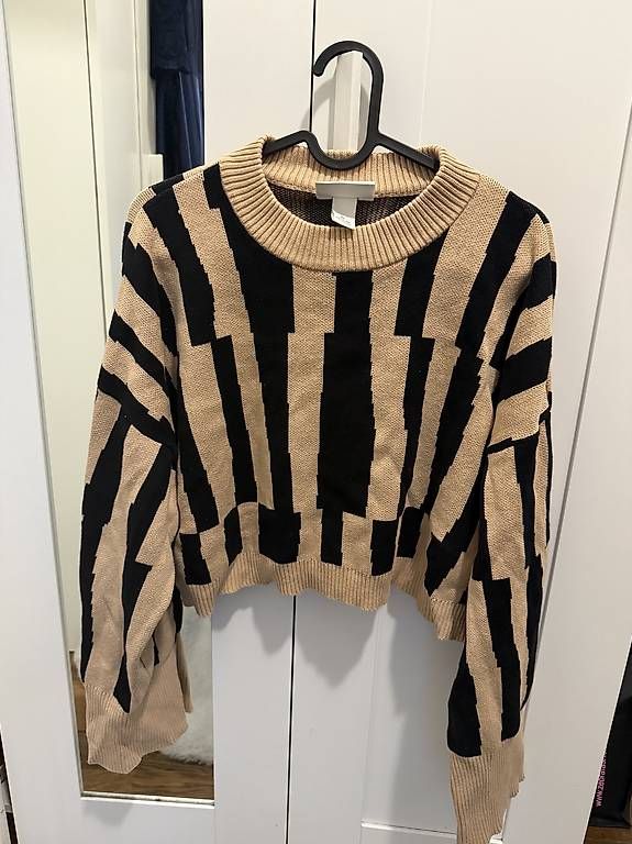 Monki Pullover & Sweatshirts: Monki Pullover XL – Gebraucht aus Waltenschwil von Qaeba
