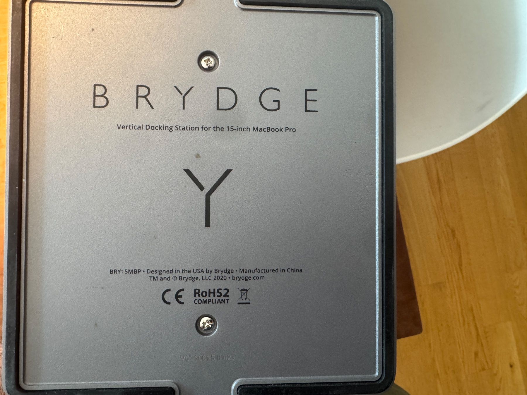Docking station: Brydge Vertical Docking Station 15-inch MacBook Pro guter... – Usato da Aarau venduto da john2305 1
