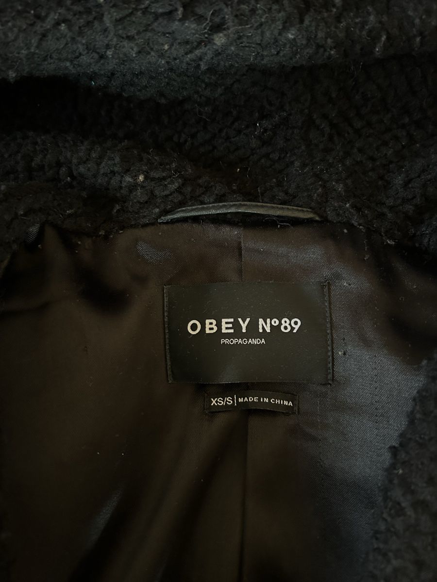 Cappotti: Black textured coat by the brand Obey – Usato da Ponte Capriasca venduto da noemi.slg 2