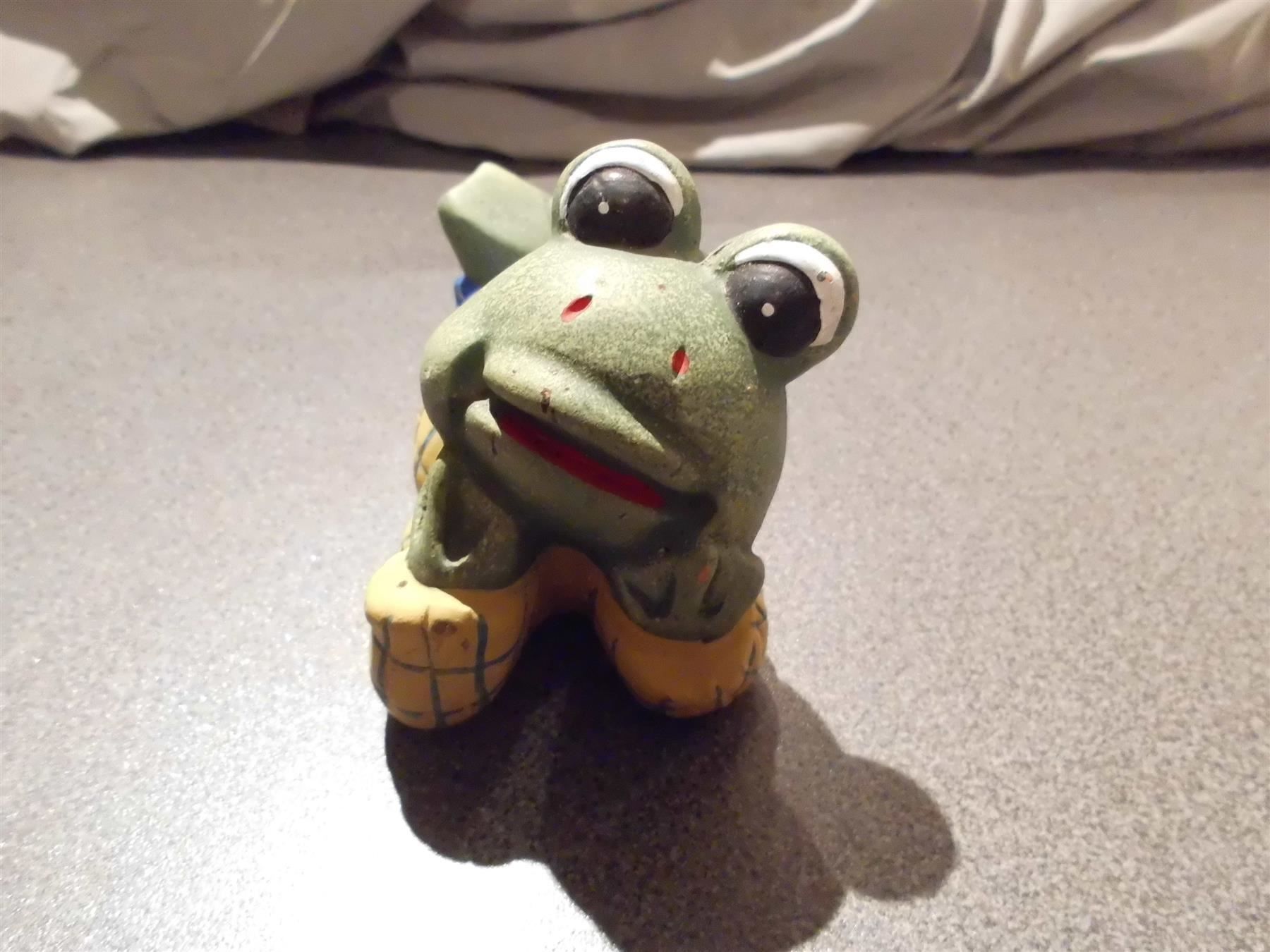 Figurines: Frosch auf den Armen aufstützend, Oberte – D'occasion à Zürich par abraxas1291