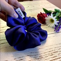 Scrunchie in Königsblauer - Elegante - Handgemacht - Neu!