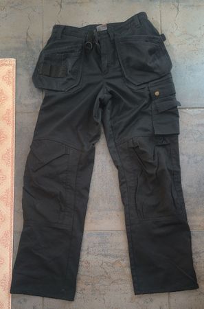 Arbeitshose Fristads Kansas schwarz mit vielen Taschen 