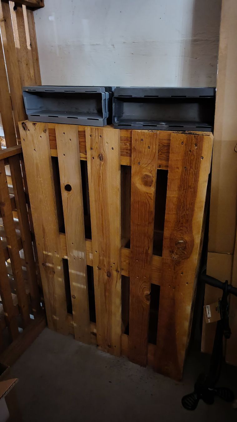 Pallets: 2 Holzpalette mit Blumenkisten – Usato da Zürich venduto da rockwellautomation