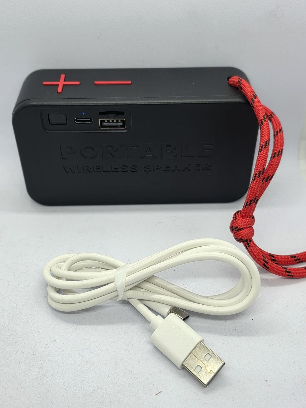 Haut-parleurs: Intertronic Bluetooth Lautsprecher + Powerbank – D'occasion à Basel par Joex02 1