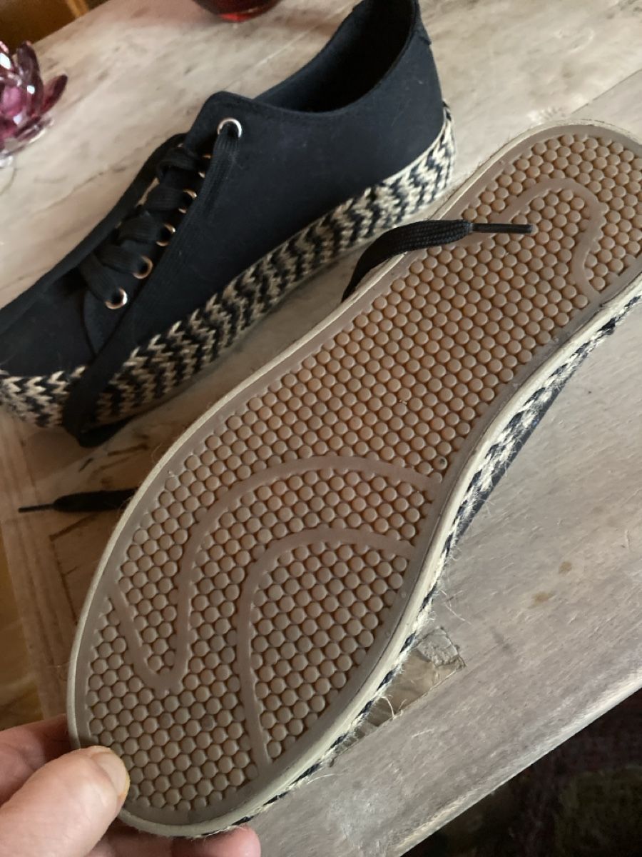 Herrenschuhe: Schwarze Stoffschuhe mit Bastsohle Gr. 39 – Neu und originalverpackt aus Amden von stewa03 1