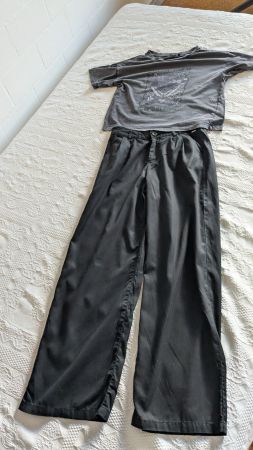 T-Shirt und Hose von IKKS Gr. 26/XS