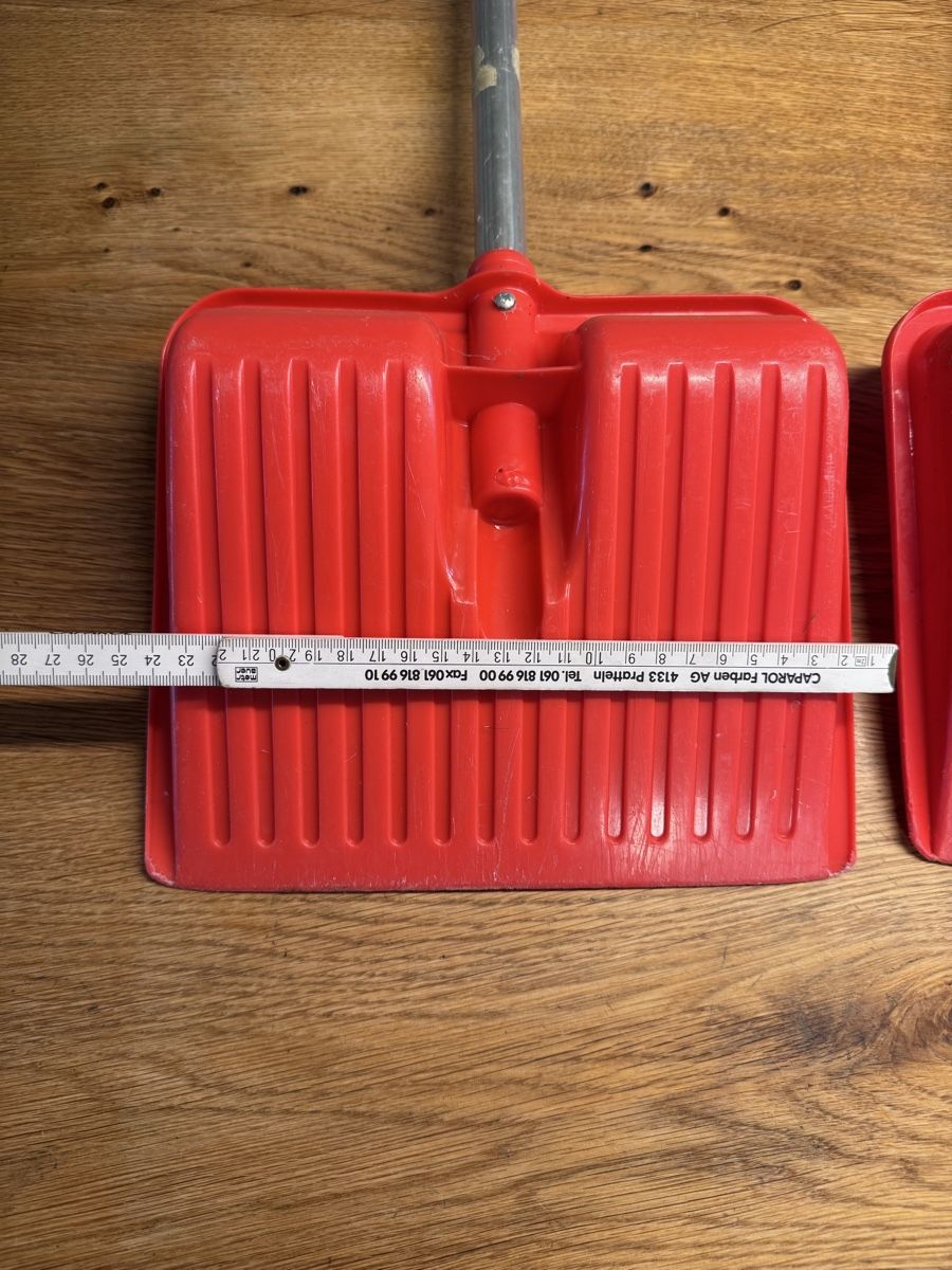 Alle Werkzeuge: 2 Kinder Schneeschaufeln ca 70cm  – Gebraucht aus Niederbüren von Oetschli 4