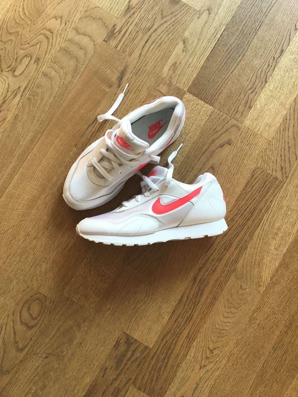 Nike Scarpe da donna: Schuhe " Nike" Gr. 38.5... – Usato da Uetendorf venduto da Koh0 1