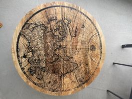 Couchtisch rund Holz Weltkarte Design
